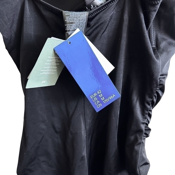 H&M black slimming swimsuit - Picture 6 of 7